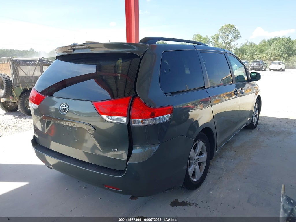 2014 Toyota Sienna LE V6 8 Passenger photo 4