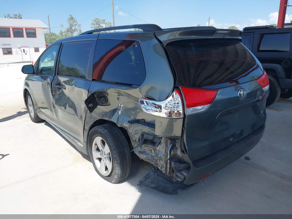 2014 Toyota Sienna LE V6 8 Passenger photo 6