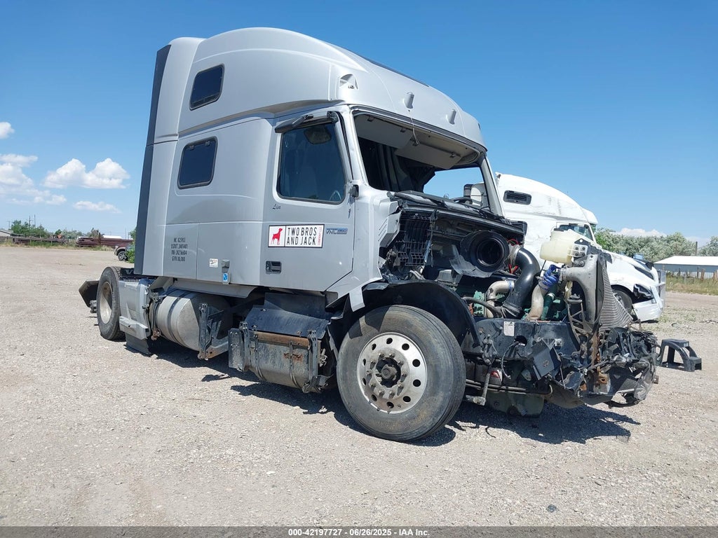 2020 VOLVO VNL