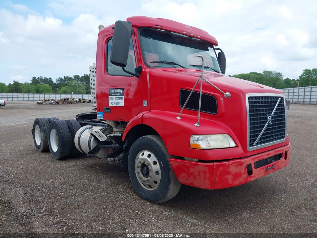 2013 VOLVO VN