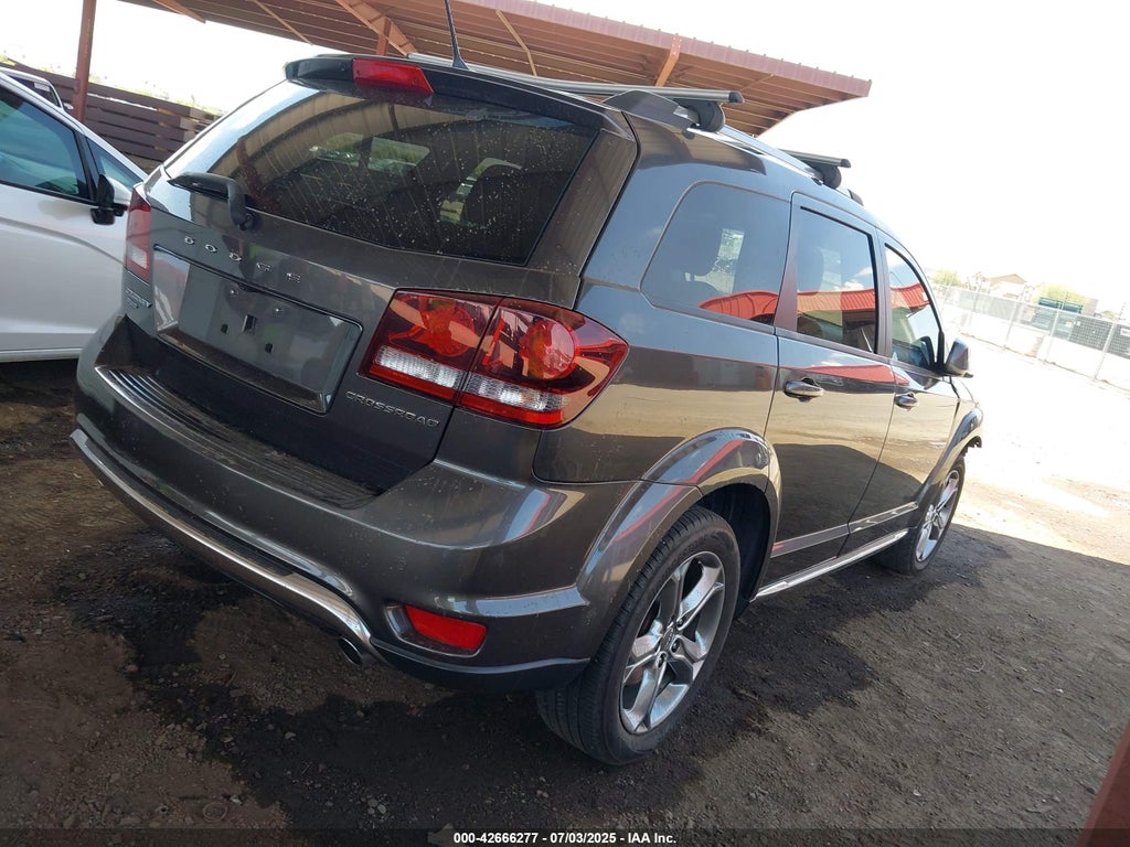 2017 Dodge Journey Crossroad Plus AWD photo 4