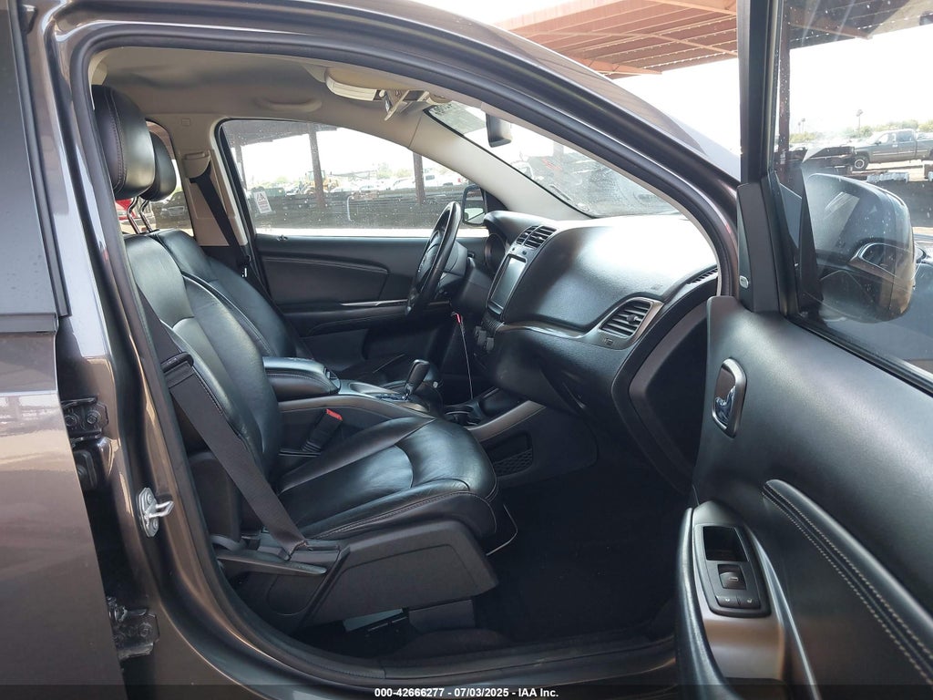 2017 Dodge Journey Crossroad Plus AWD photo 5