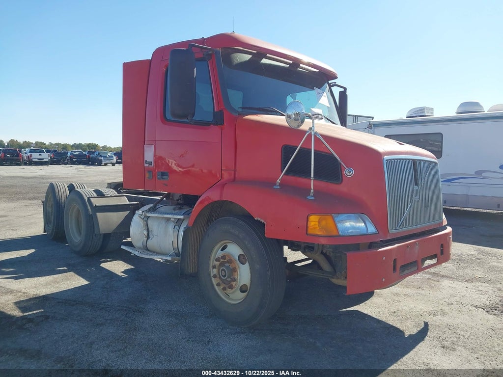 2001 VOLVO VN