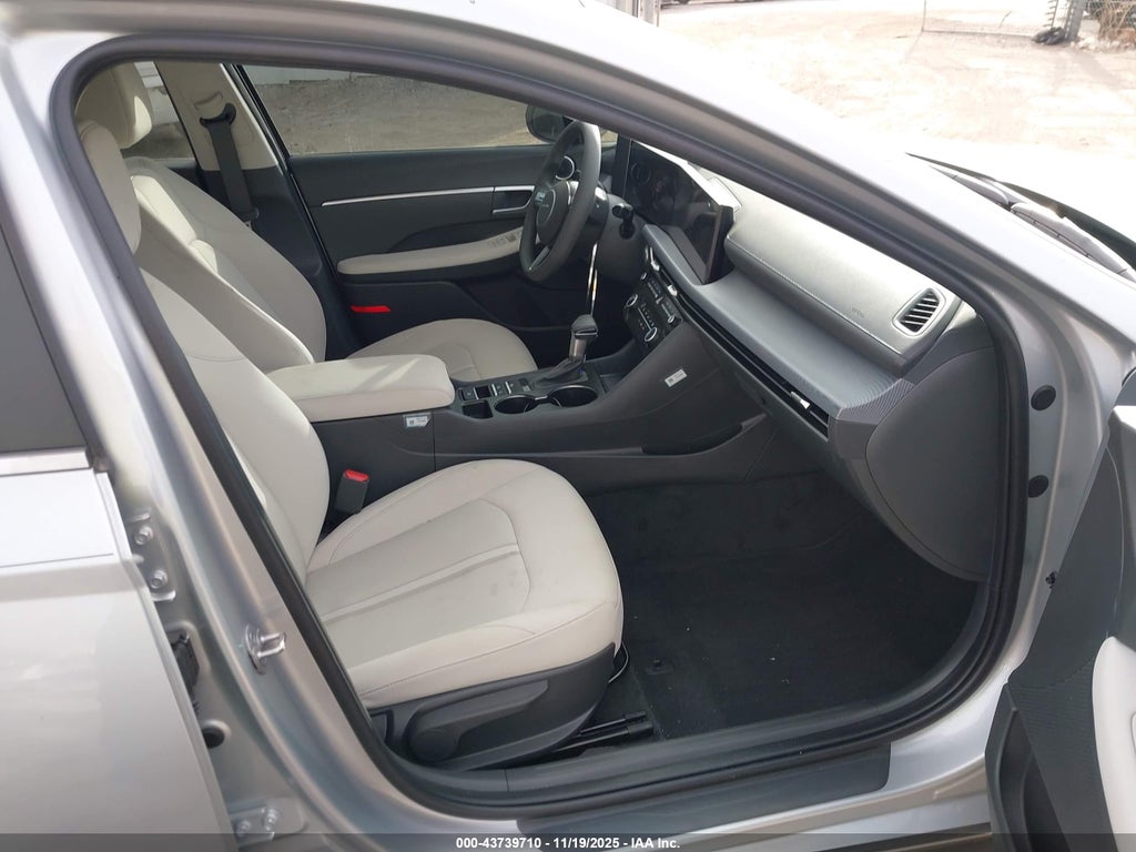 2025 Hyundai Sonata SE photo 5