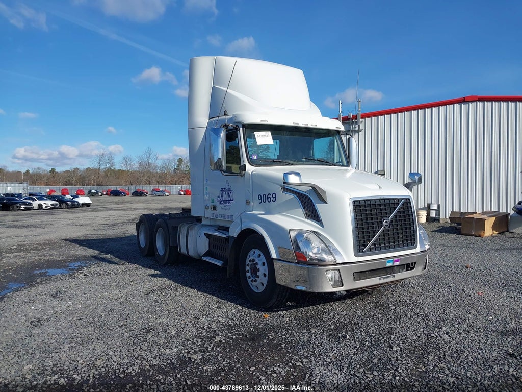 2015 VOLVO VN