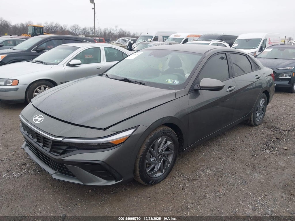 Hyundai ELANTRA 2024