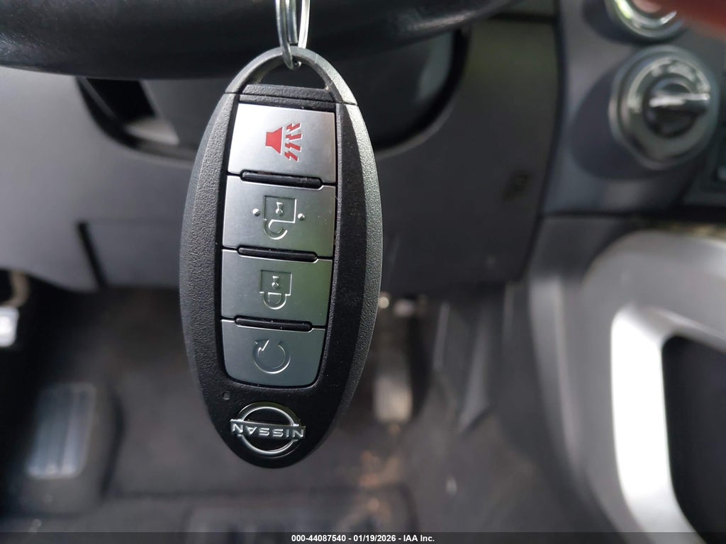2024 Nissan Titan XD SV 4X4 photo 11