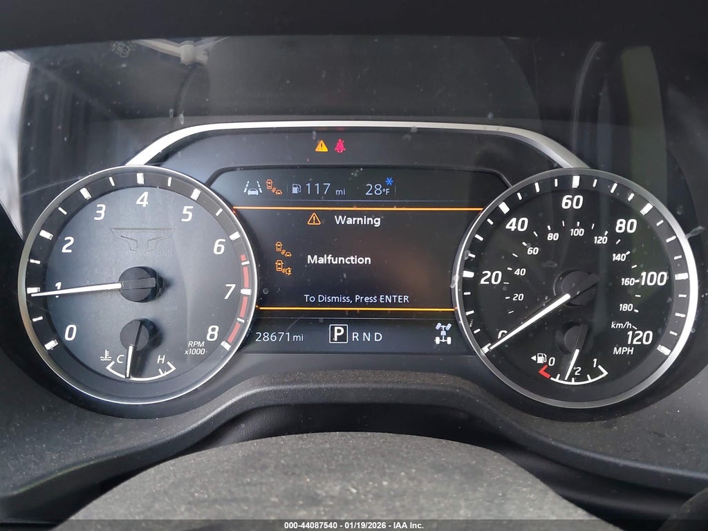2024 Nissan Titan XD SV 4X4 photo 7