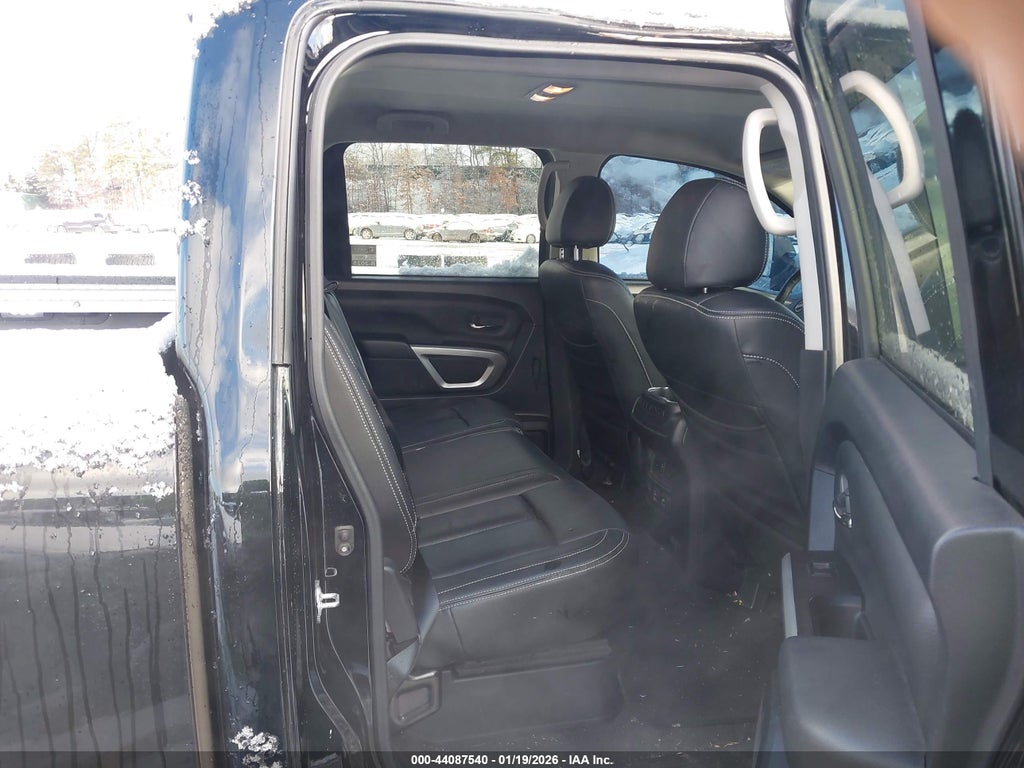 2024 Nissan Titan XD SV 4X4 photo 8
