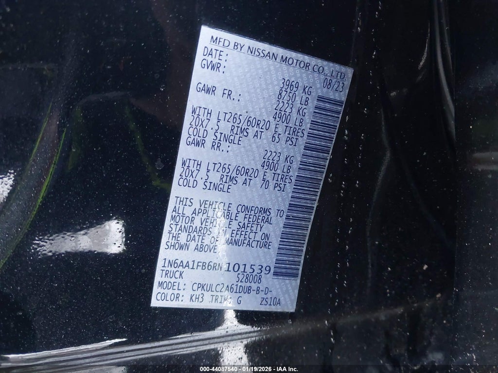 2024 Nissan Titan XD SV 4X4 photo 9