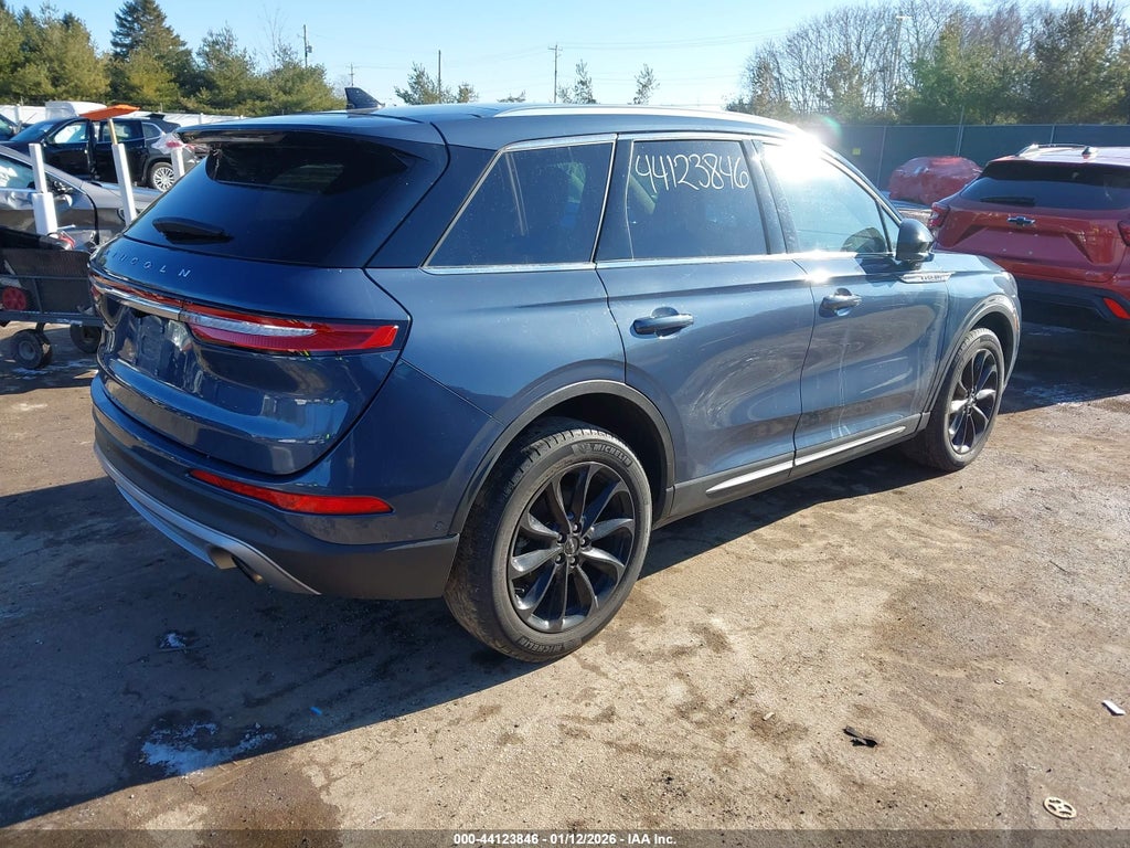 2022 Lincoln Corsair Standard photo 4