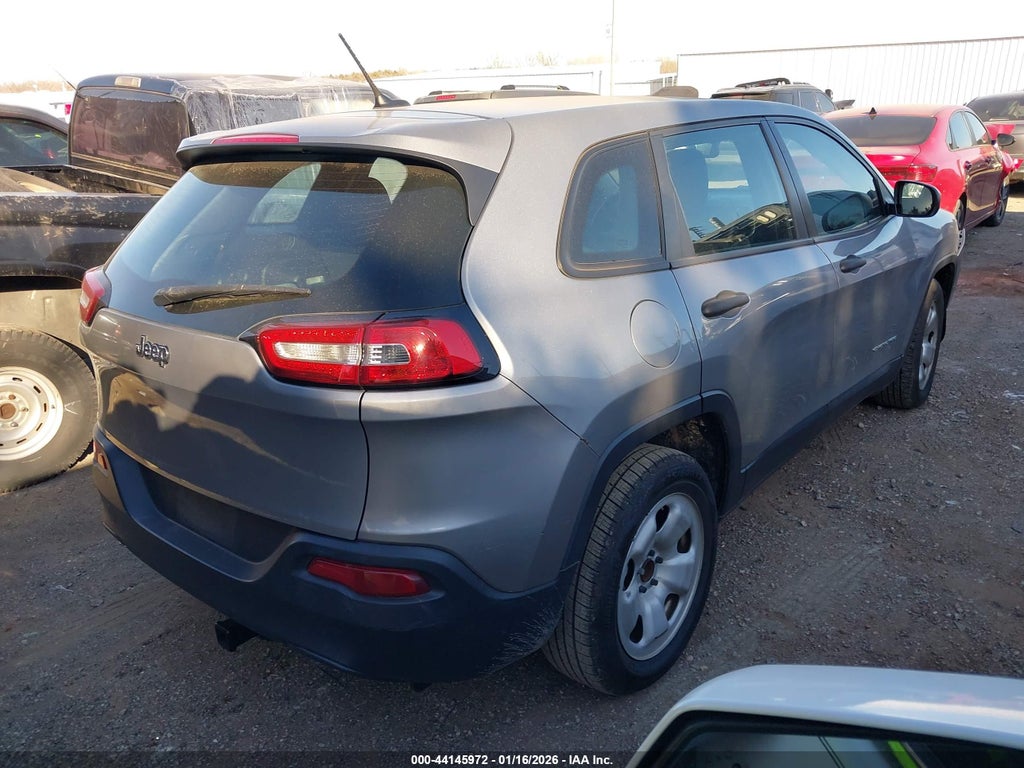 2015 Jeep Cherokee Sport photo 4