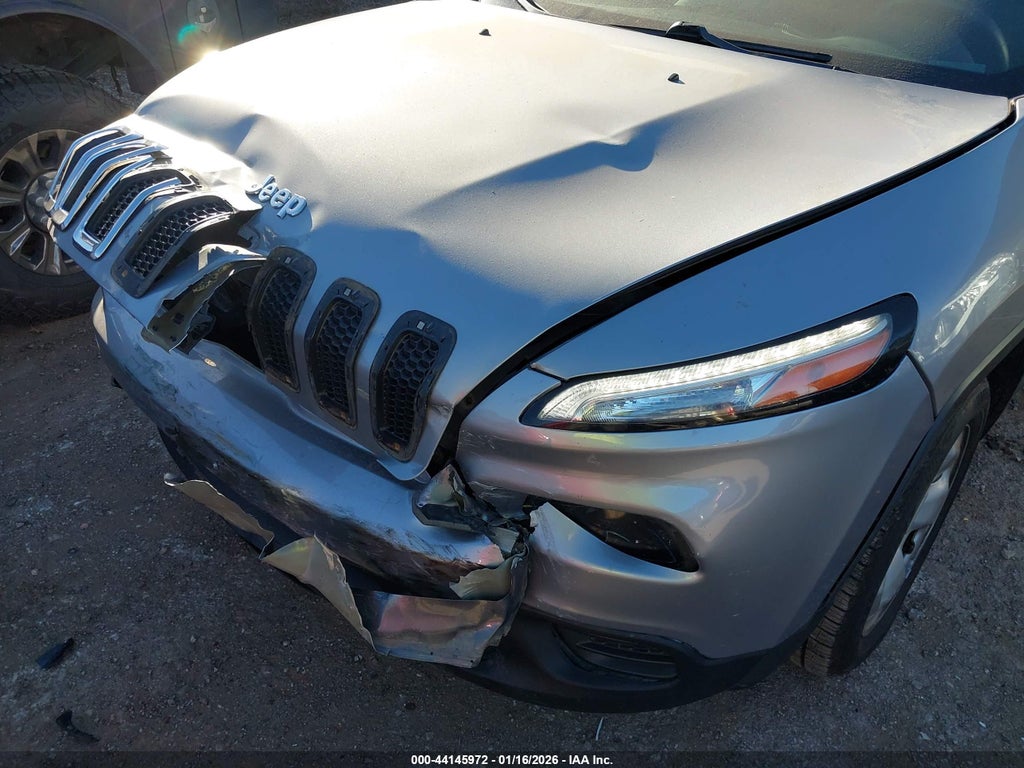 2015 Jeep Cherokee Sport photo 6