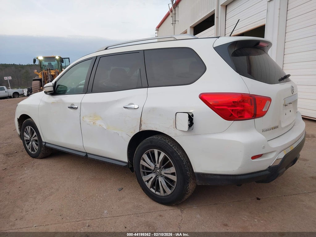2018 Nissan Pathfinder SV photo 3