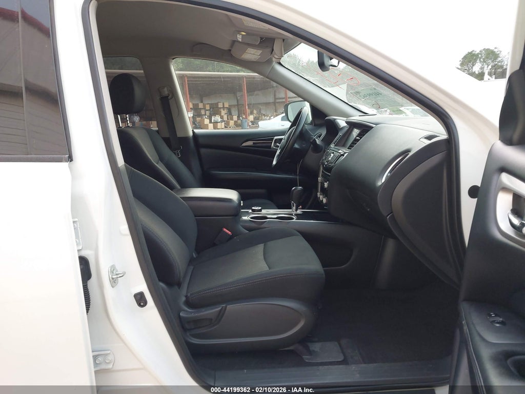 2018 Nissan Pathfinder SV photo 5