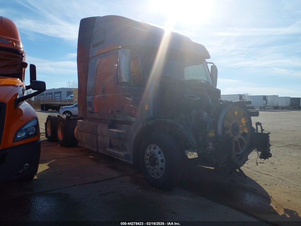 2014 VOLVO VN