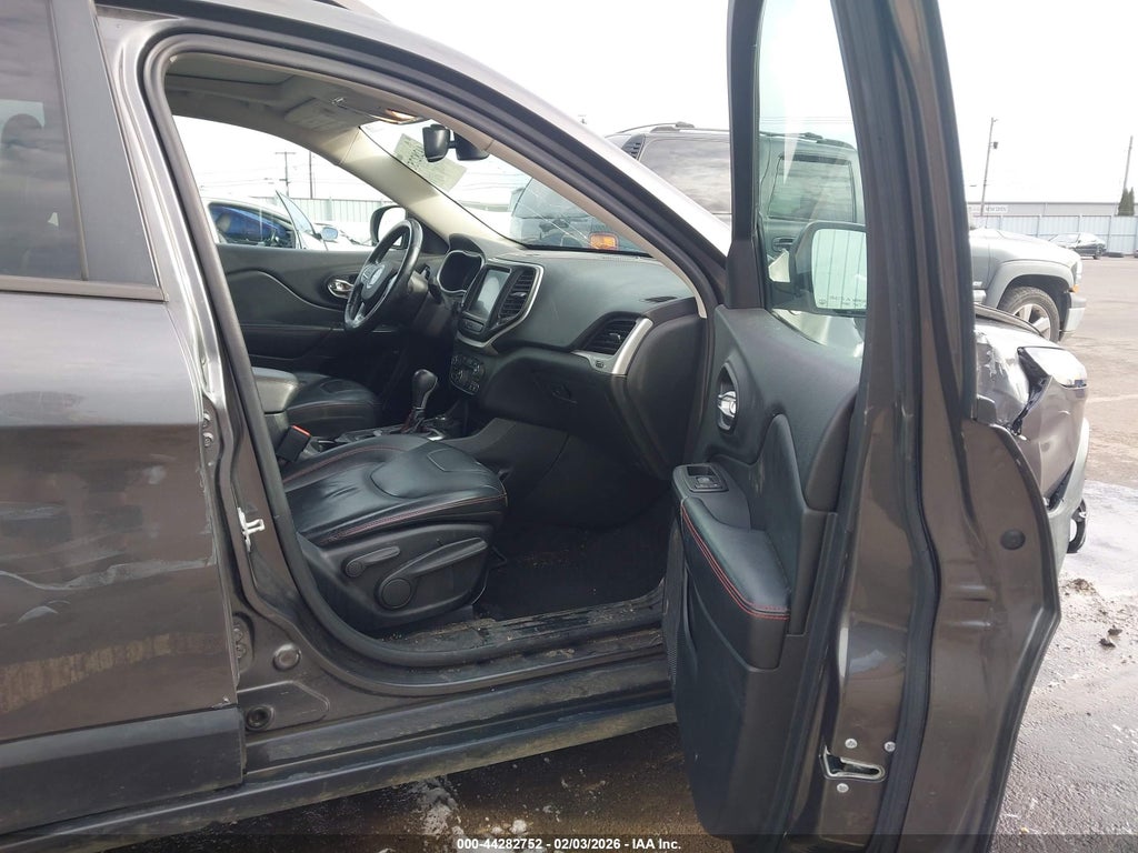 2015 Jeep Cherokee Trailhawk photo 5