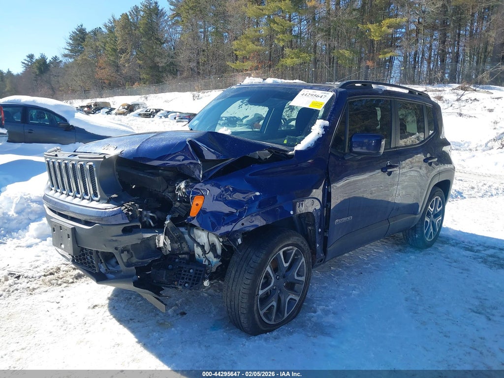 2018 Jeep Renegade Latitude 4X4 photo 2