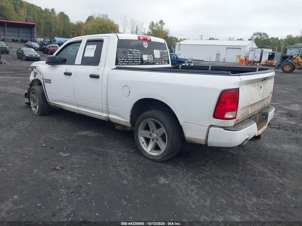 2018 Ram 1500 Express 4X4 6'4 Box photo 3