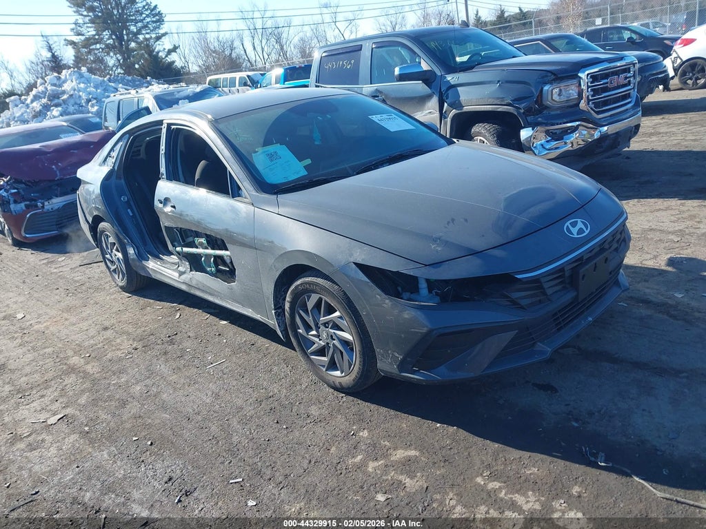 Hyundai ELANTRA 2024