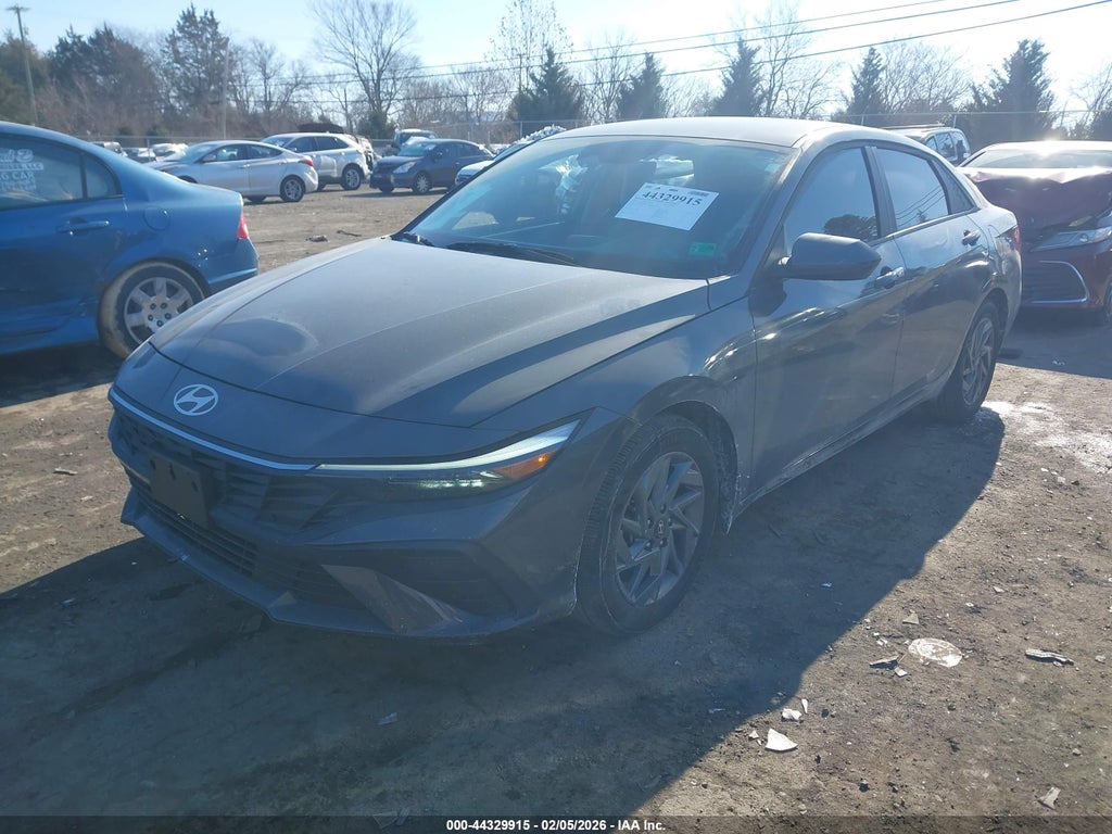 Hyundai ELANTRA 2024