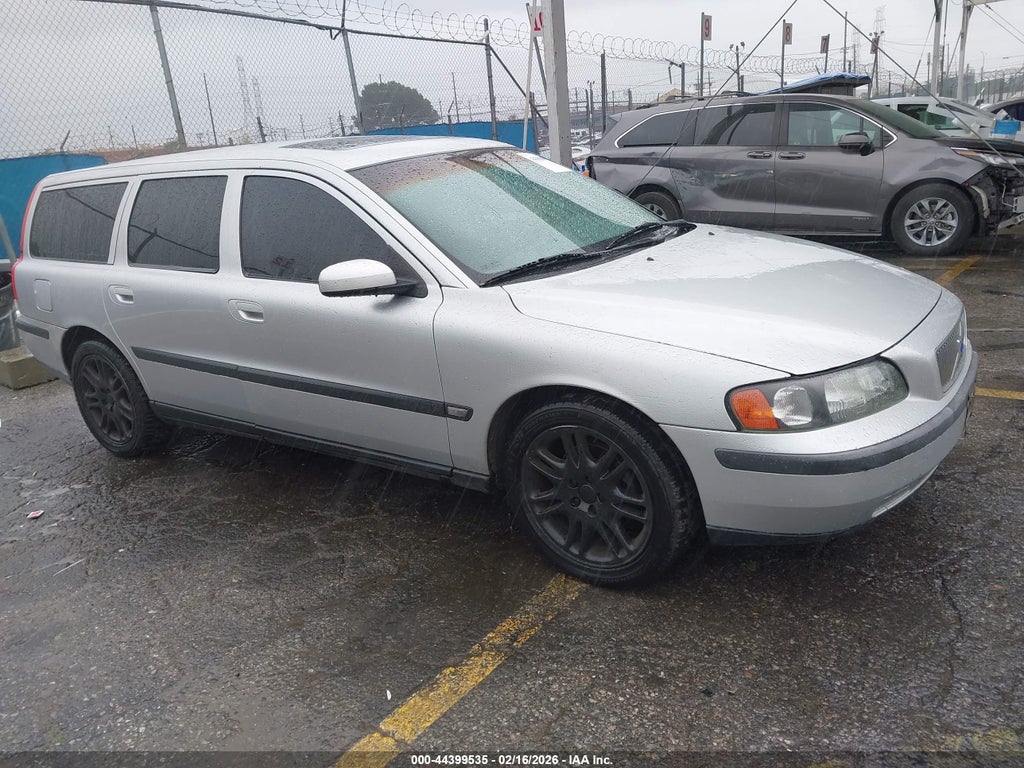 2004 VOLVO V70