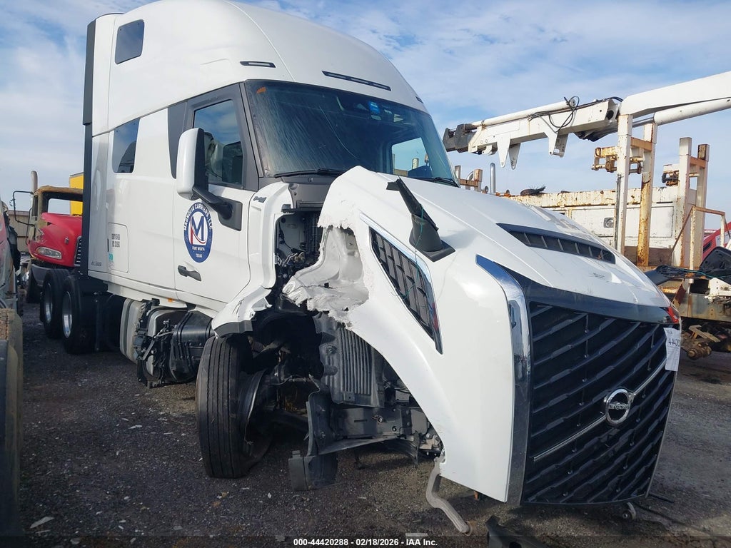 2025 VOLVO NEW VNL