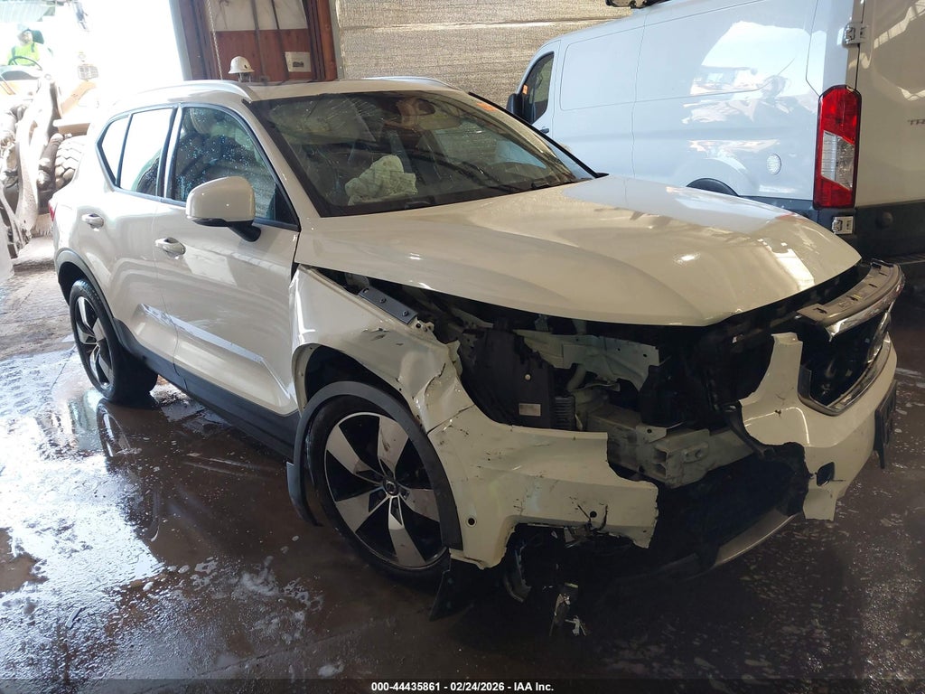 2019 VOLVO XC40