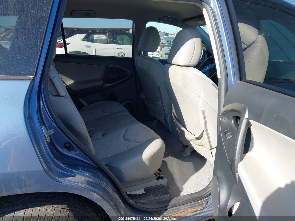 2011 Toyota RAV4 Base V6 photo 8