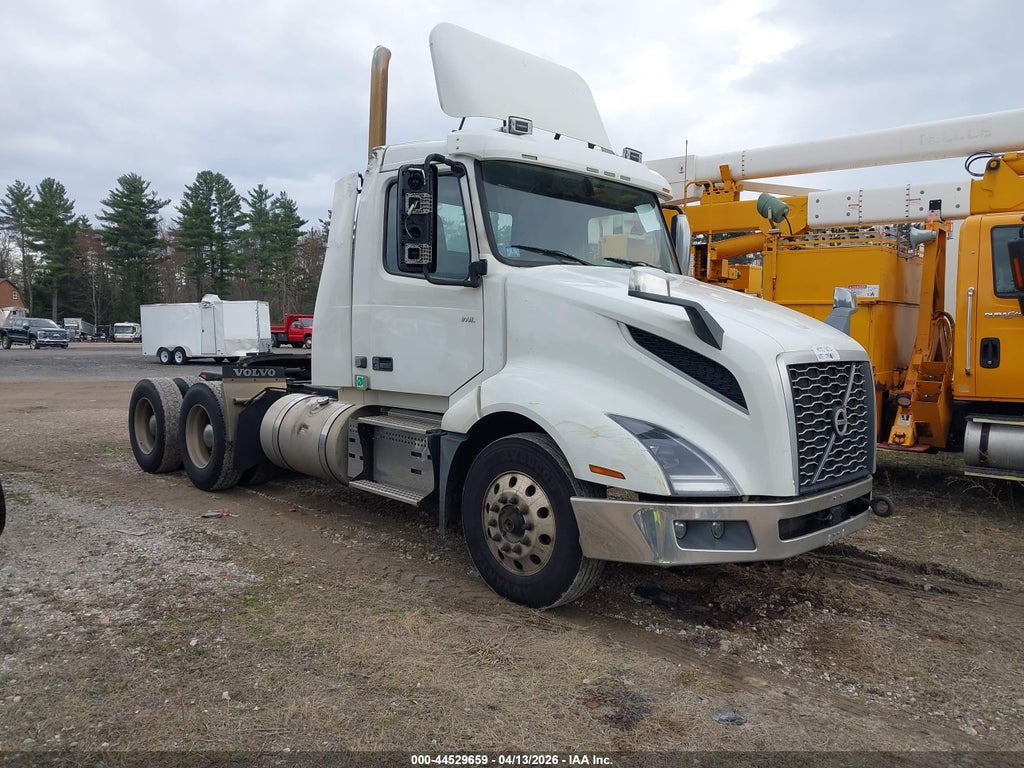 2020 VOLVO VNL