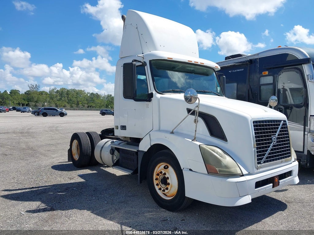 2008 VOLVO VN