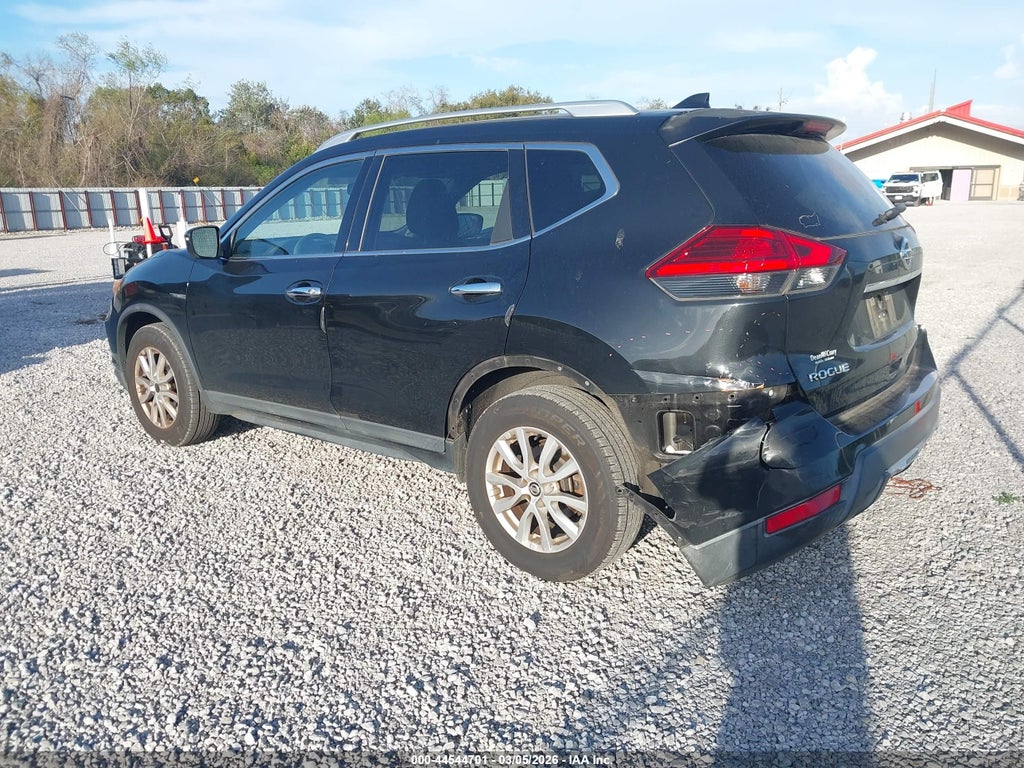 2017 Nissan Rogue SV photo 3