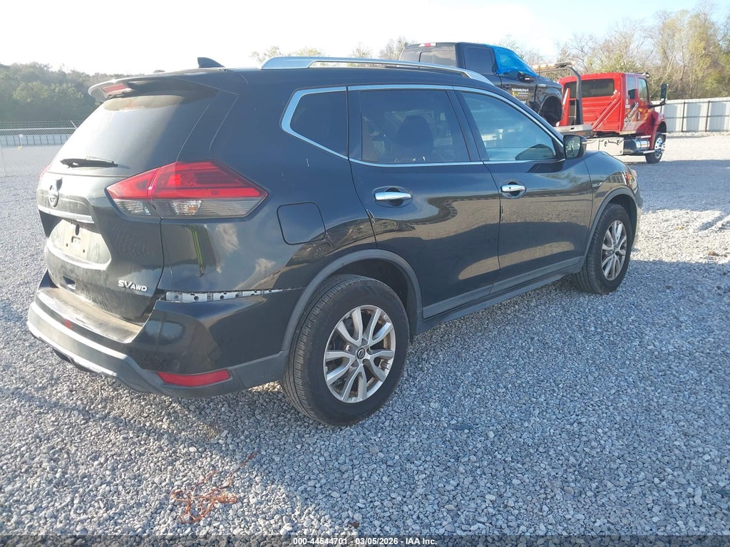 2017 Nissan Rogue SV photo 4