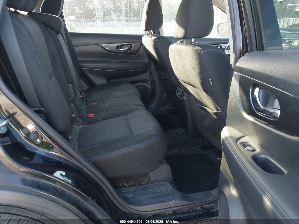 2017 Nissan Rogue SV photo 8