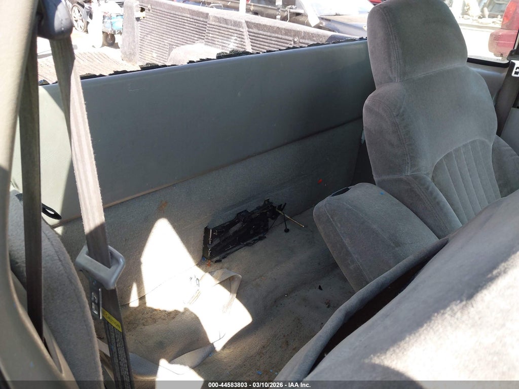 2000 Isuzu Hombre XS 4.3L photo 8
