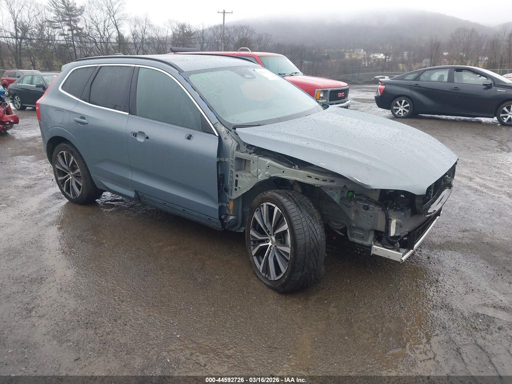 2022 VOLVO XC60