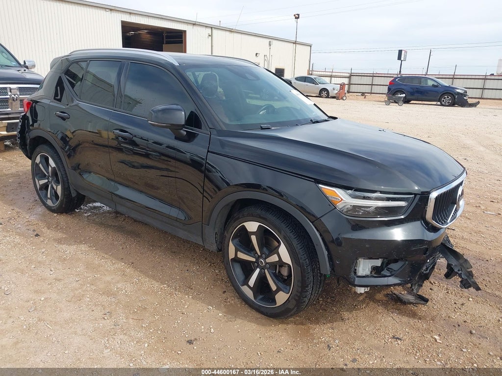 2019 VOLVO XC40