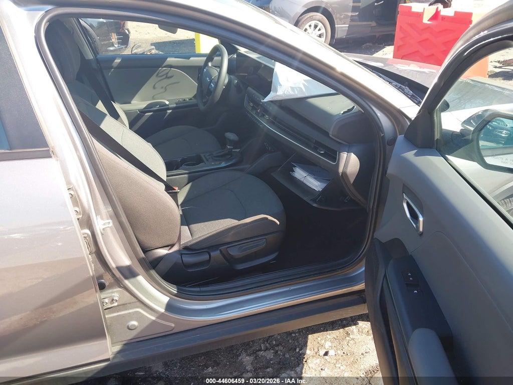 2025 Kia K4 LXS photo 5
