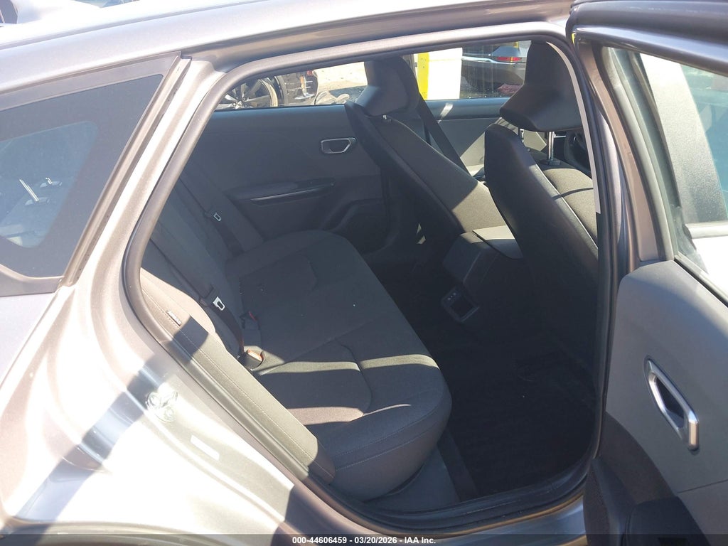 2025 Kia K4 LXS photo 8