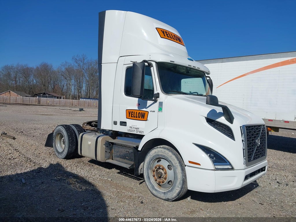 2019 VOLVO VNR