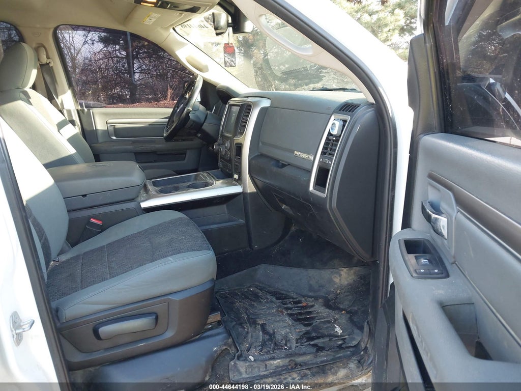 2018 Ram 1500 BIG Horn 4X4 6'4 Box photo 5