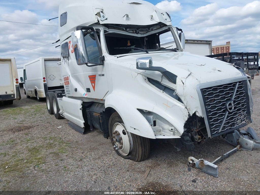 2025 VOLVO VNL