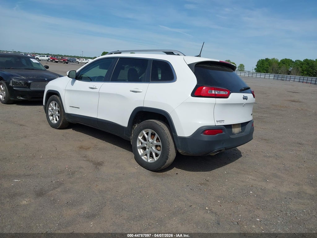 2018 Jeep Cherokee Latitude Plus FWD photo 3