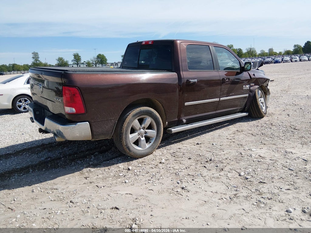 2015 Ram 1500 SLT photo 4