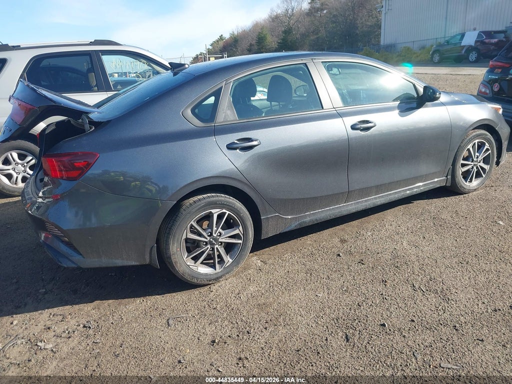 2023 Kia Forte GT-Line photo 4