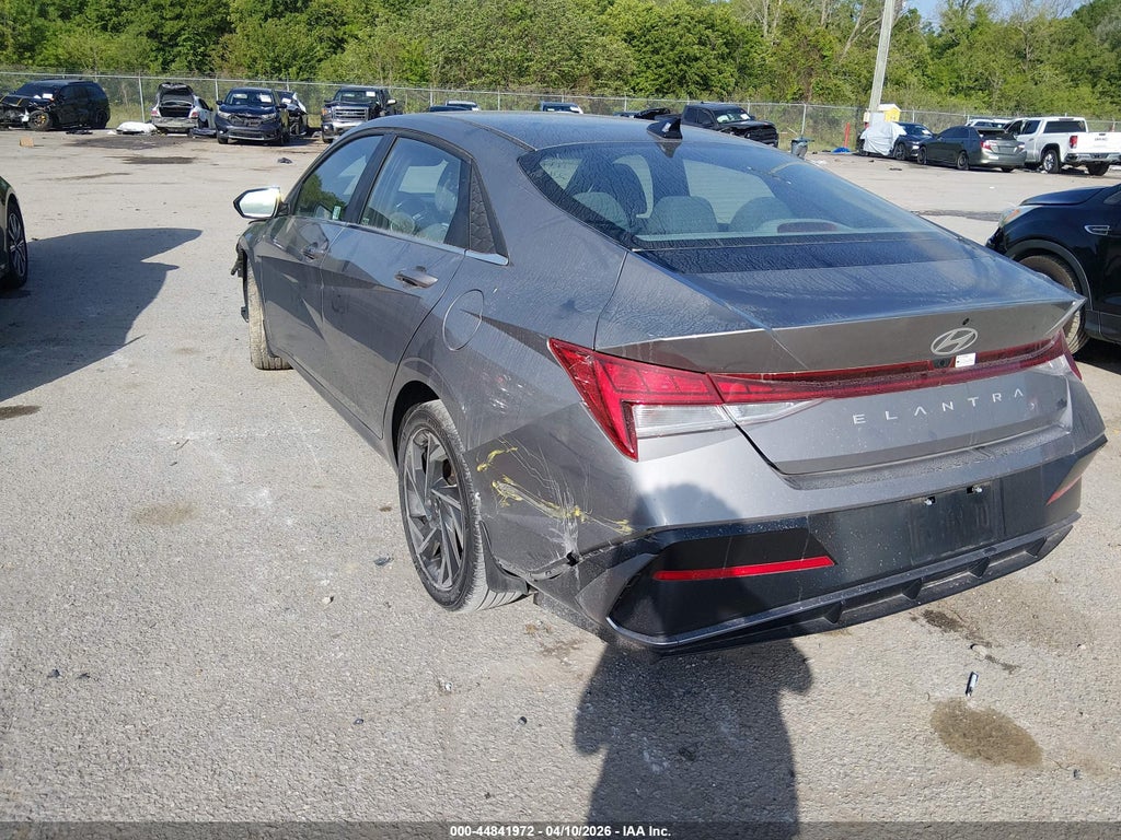 2024 Hyundai Elantra SEL photo 3