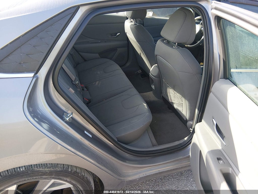 2024 Hyundai Elantra SEL photo 8