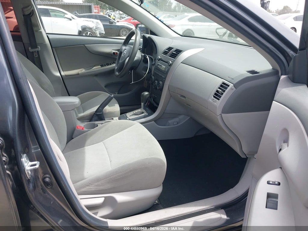2010 Toyota Corolla LE photo 5