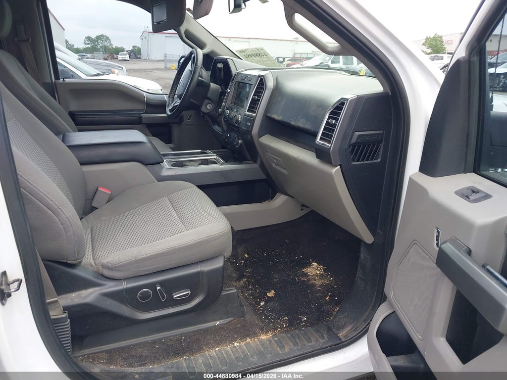 2016 Ford F-150 XLT photo 5