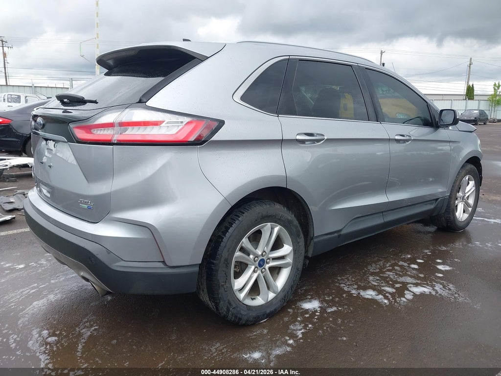 2020 Ford Edge SEL photo 4